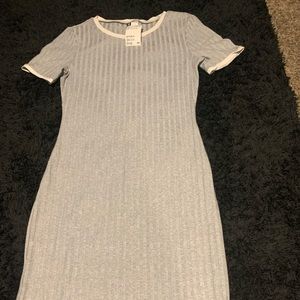 H&M dress fits like medium